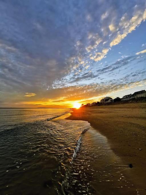 Sur La Plage De Bonne Source Les Pieds Dans L'Eau Pornichet Buitenkant foto